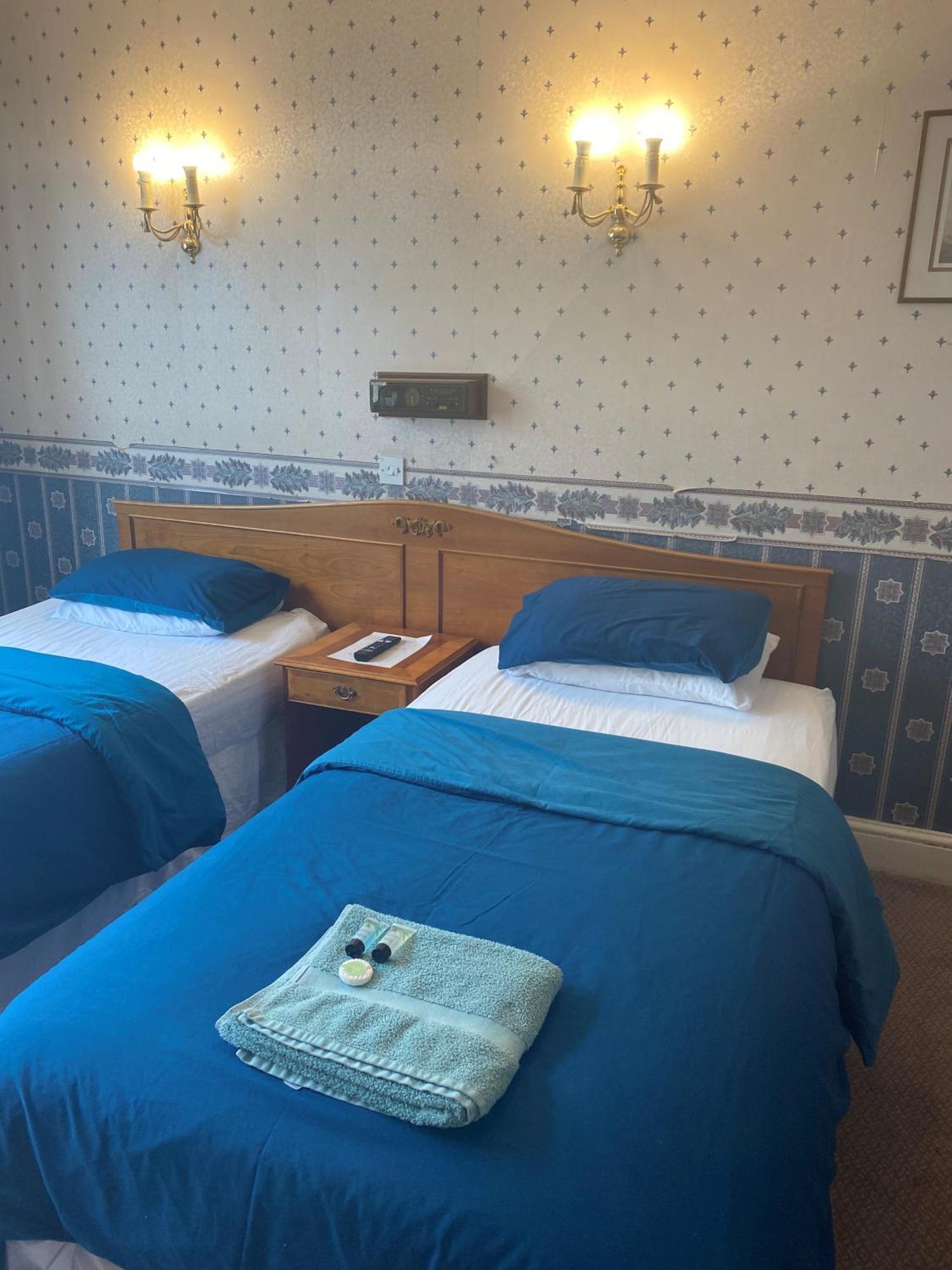 The Royal Victoria & Bull Hotel Rochester  Esterno foto