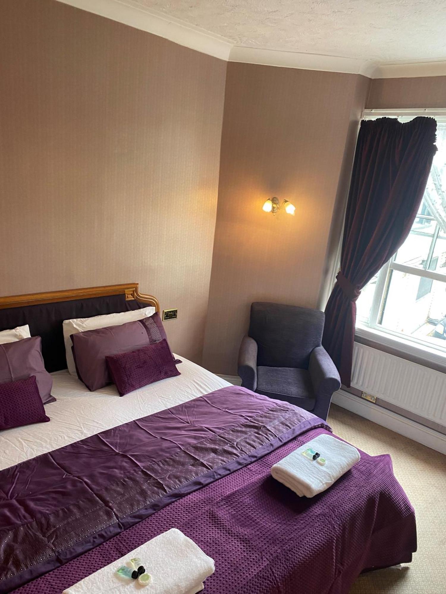 The Royal Victoria & Bull Hotel Rochester  Esterno foto