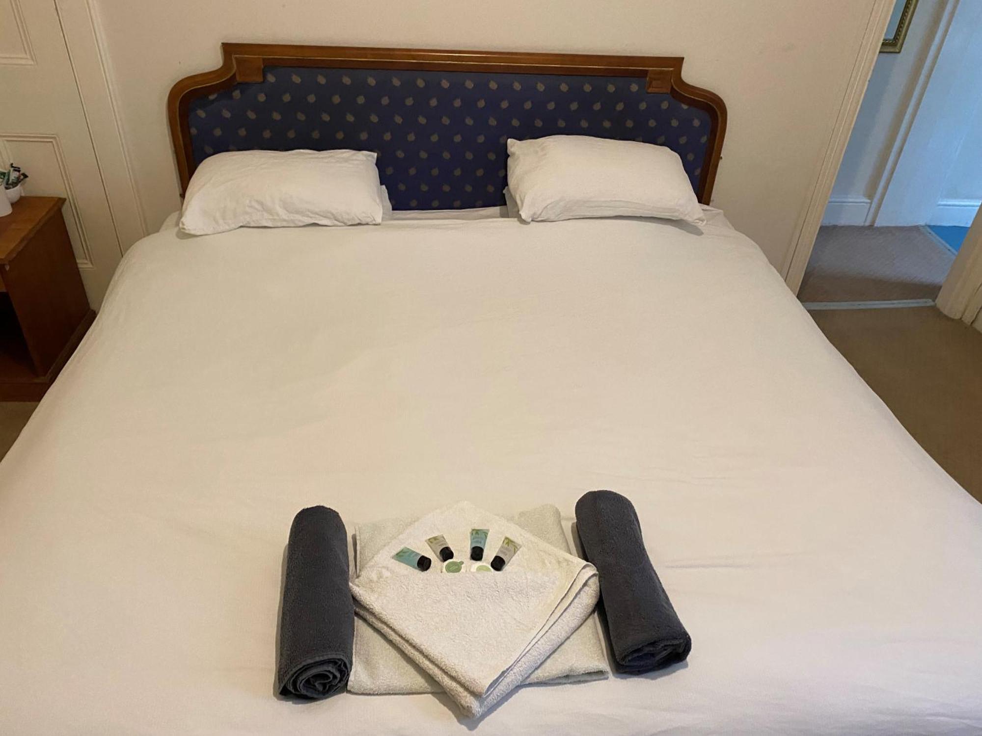 The Royal Victoria & Bull Hotel Rochester  Esterno foto